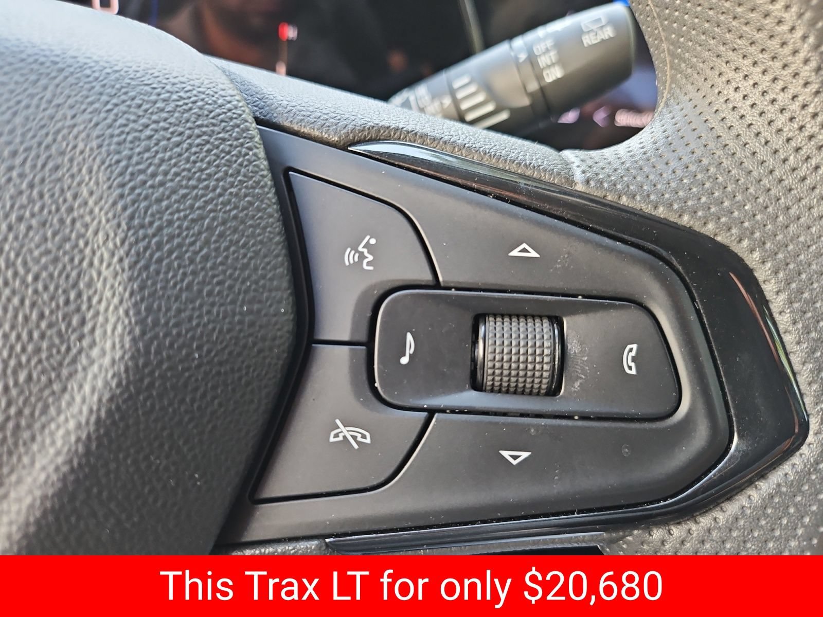 Used 2025 Chevrolet Trax LT FWD image 29