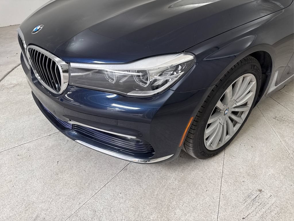 Used 2017 BMW 740i RWD image 9