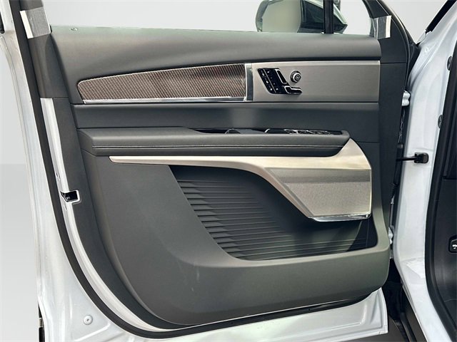 New 2026 Cadillac Vistiq Luxury w/ LPO, Floor Liner Package image 8