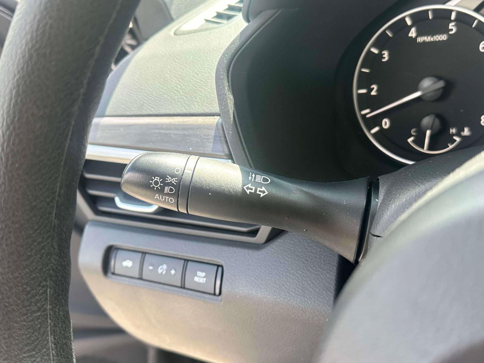 Used 2025 Nissan Altima 2.5 SV FWD image 21