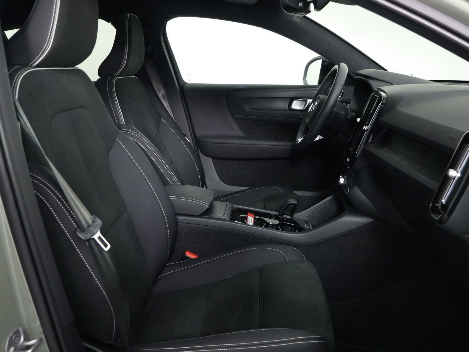 Certified 2023 Volvo C40 P8 Recharge Plus AWD/4WD image 28
