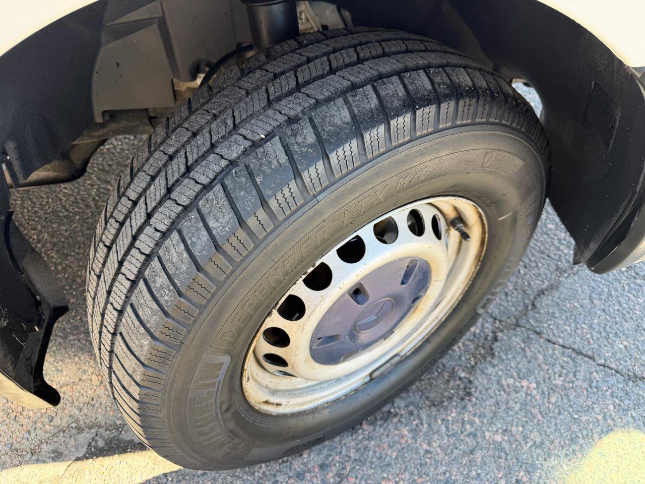 Used 2011 Mercedes-Benz Sprinter 2500 image 28