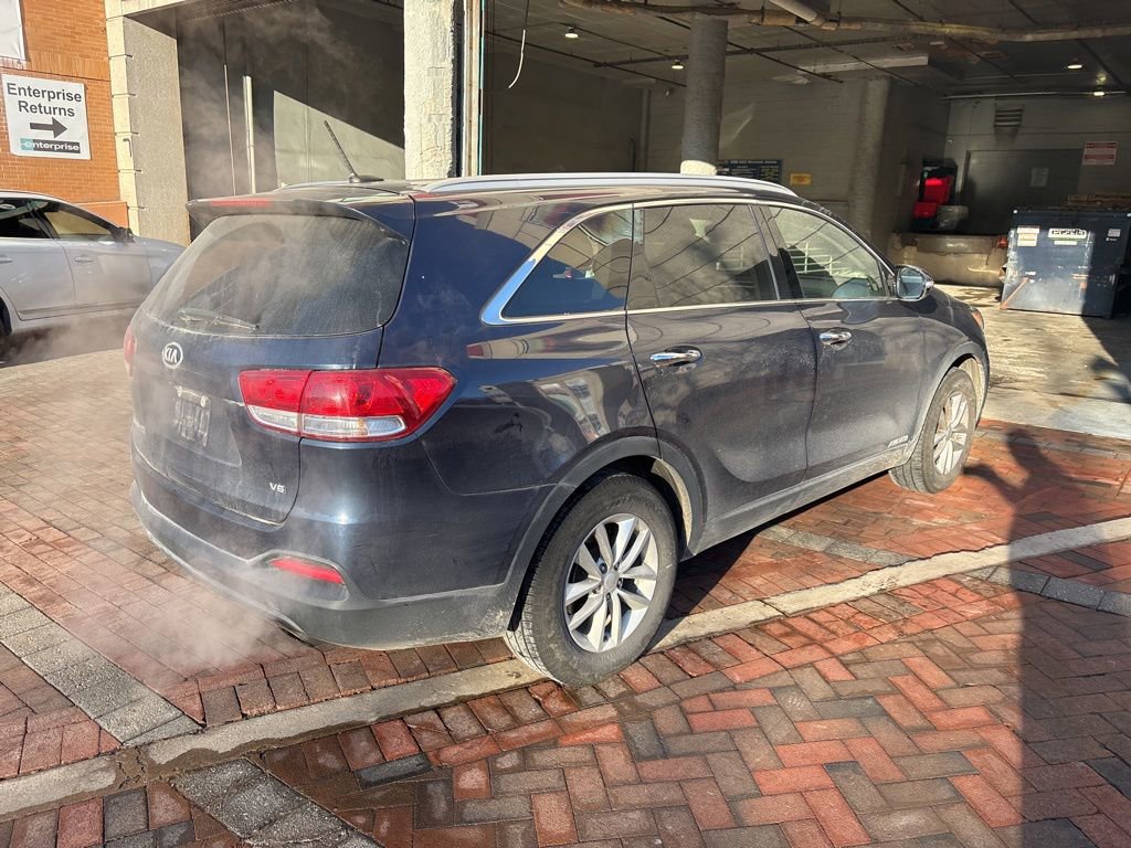 Used 2018 Kia Sorento LX image 3