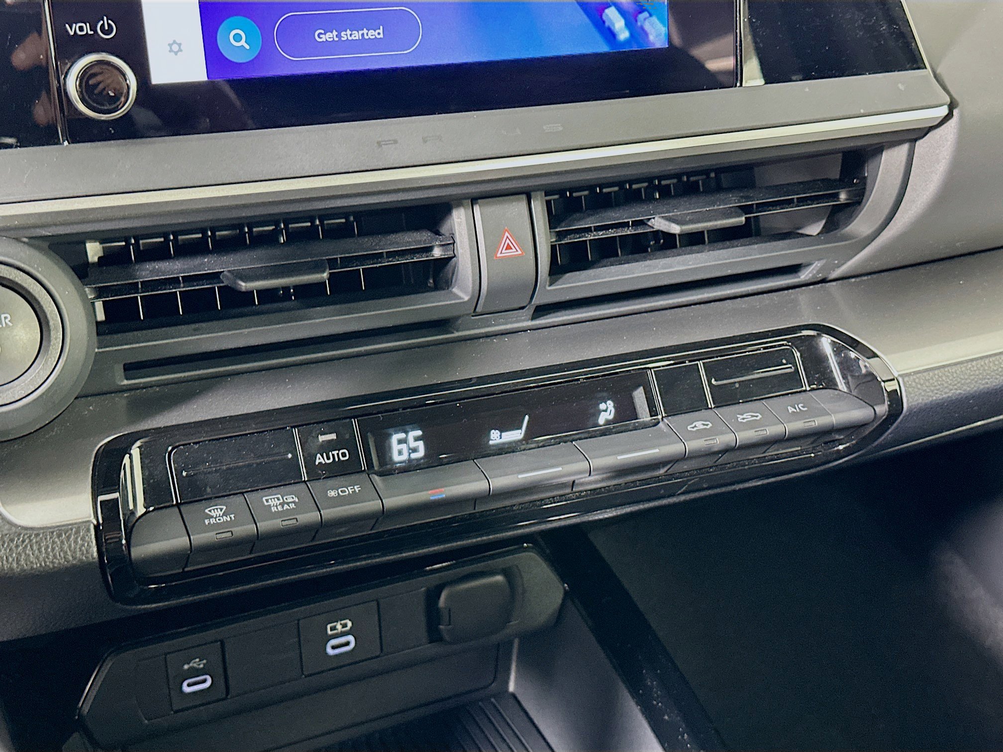 Used 2025 Toyota Prius LE image 24