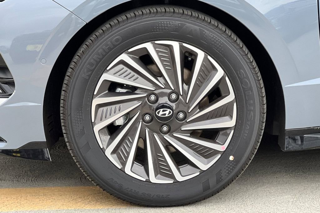 New 2026 Hyundai Sonata Limited FWD image 32