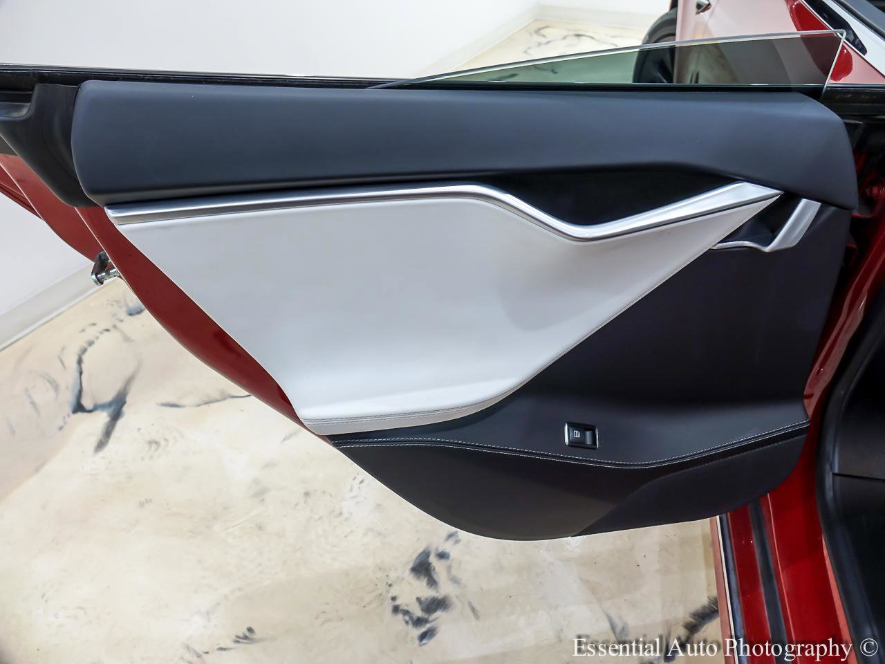 Used 2018 Tesla Model S 100D image 30