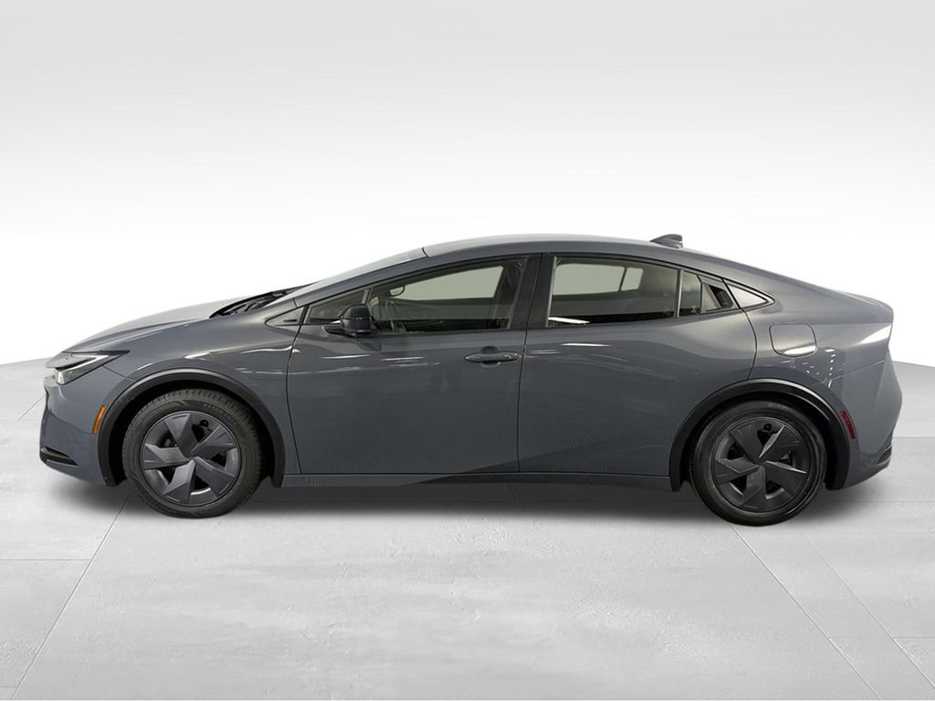 Used 2025 Toyota Prius LE FWD image 9