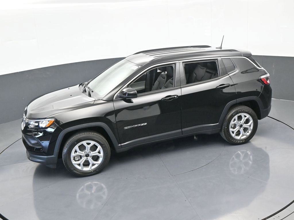 Used 2025 Jeep Compass Latitude image 44