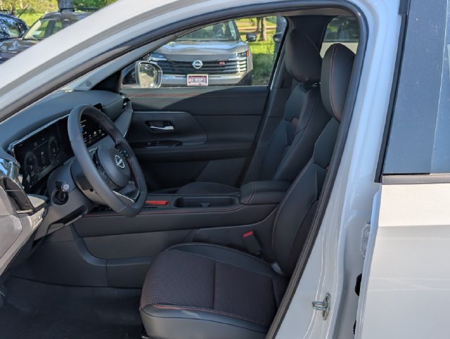 New 2026 Nissan Kicks SR FWD image 13