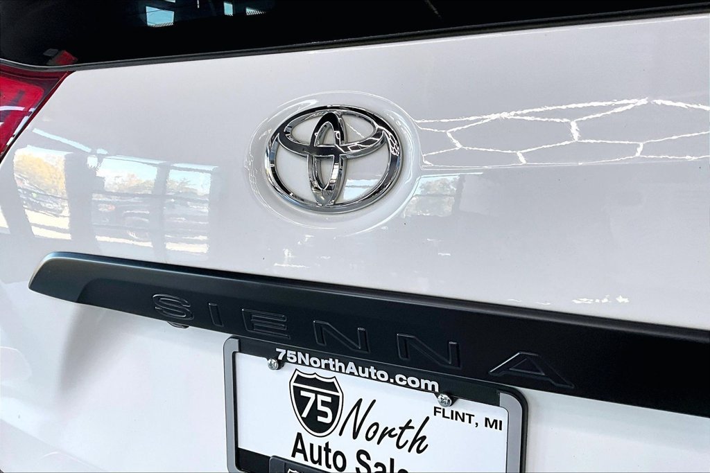 Used 2020 Toyota Sienna L FWD image 25