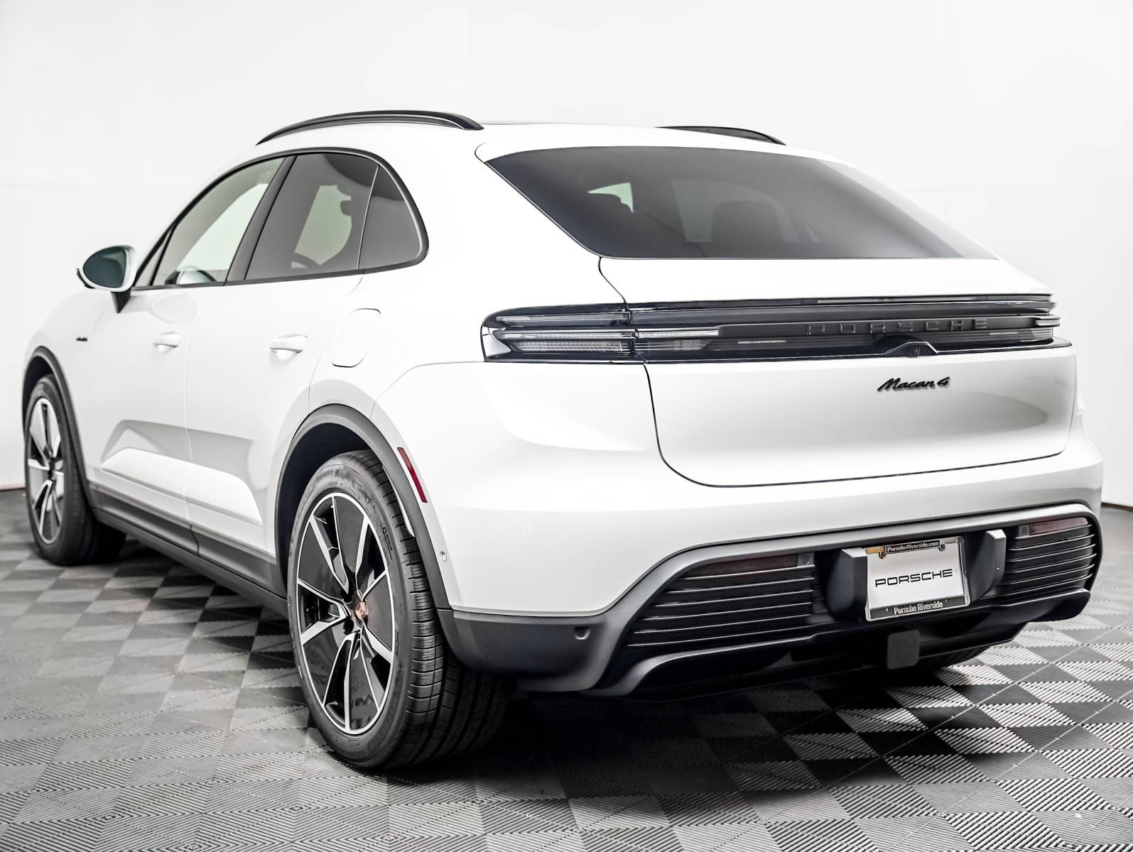 New 2026 Porsche Macan 4 Electric AWD/4WD image 3