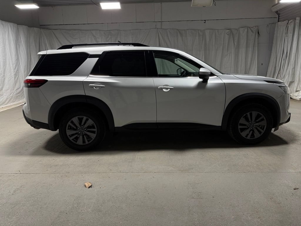 Used 2024 Nissan Pathfinder SV FWD image 8