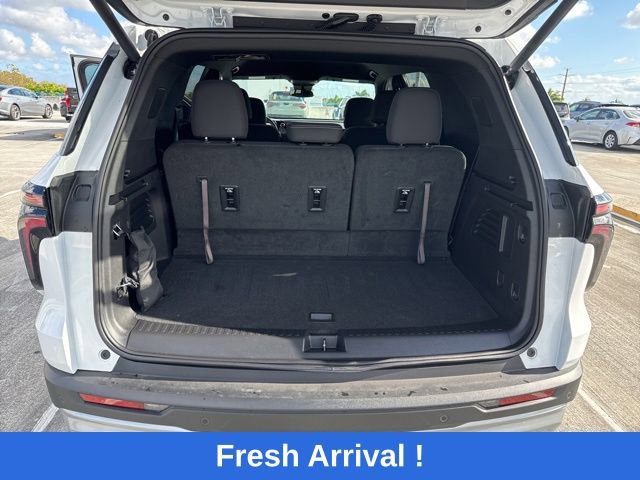 Used 2025 Chevrolet Traverse LT image 11