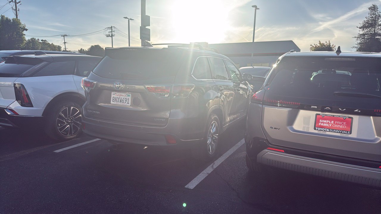Used 2015 Toyota Highlander Limited FWD image 2