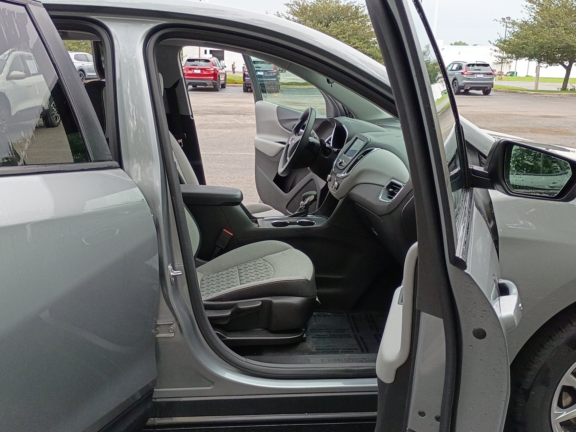 Used 2024 Chevrolet Equinox LS w/ LS Convenience Package FWD image 16