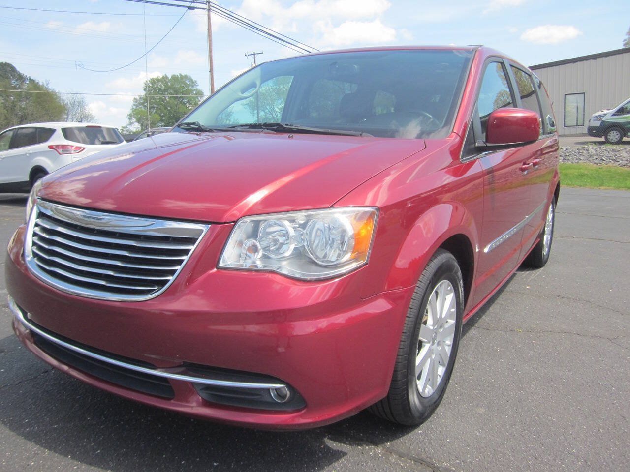 Used 2015 Chrysler Town & Country Touring FWD image 36