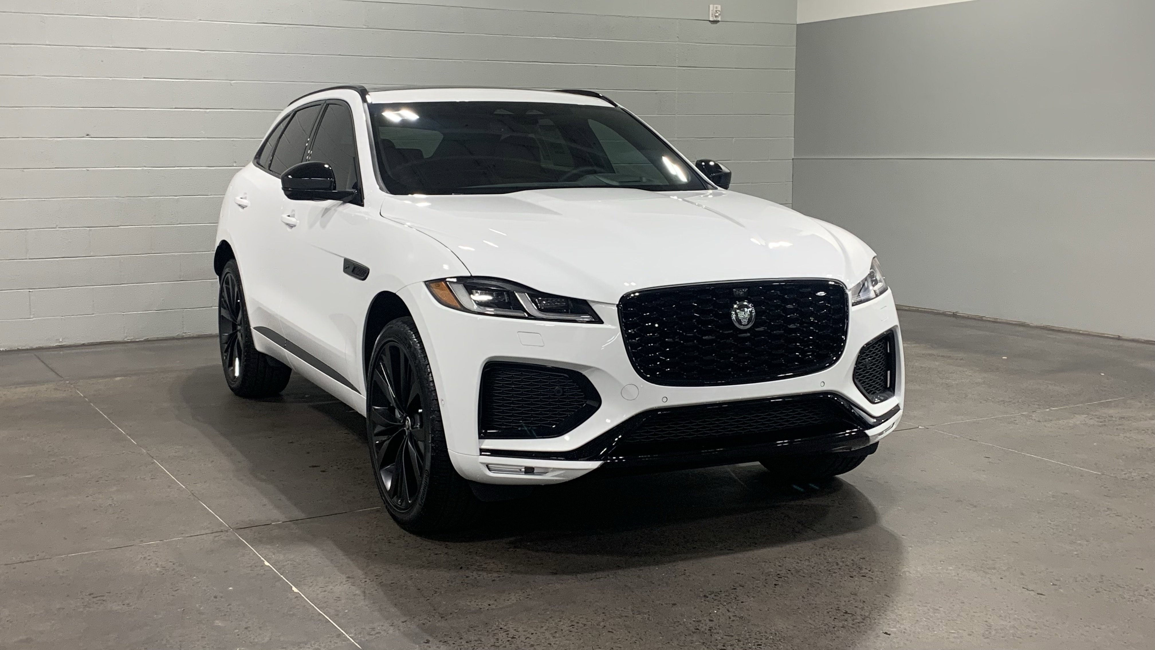 New 2026 Jaguar F-PACE R-Dynamic S image 11