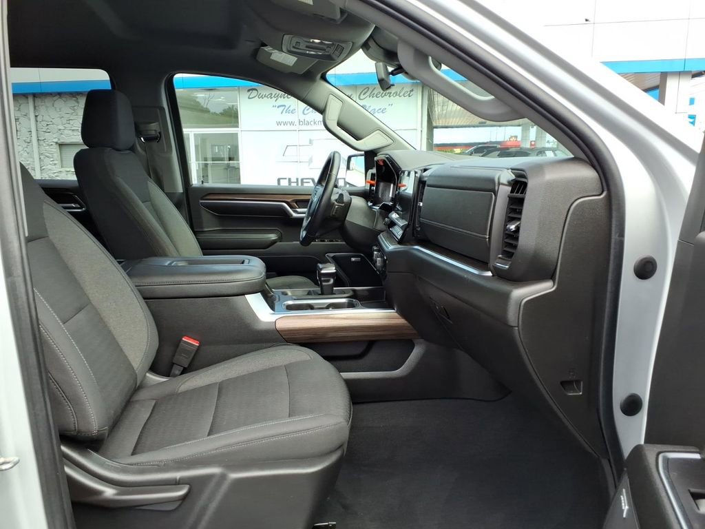 Used 2022 Chevrolet Silverado 1500 RST w/ Convenience Package II AWD/4WD image 10