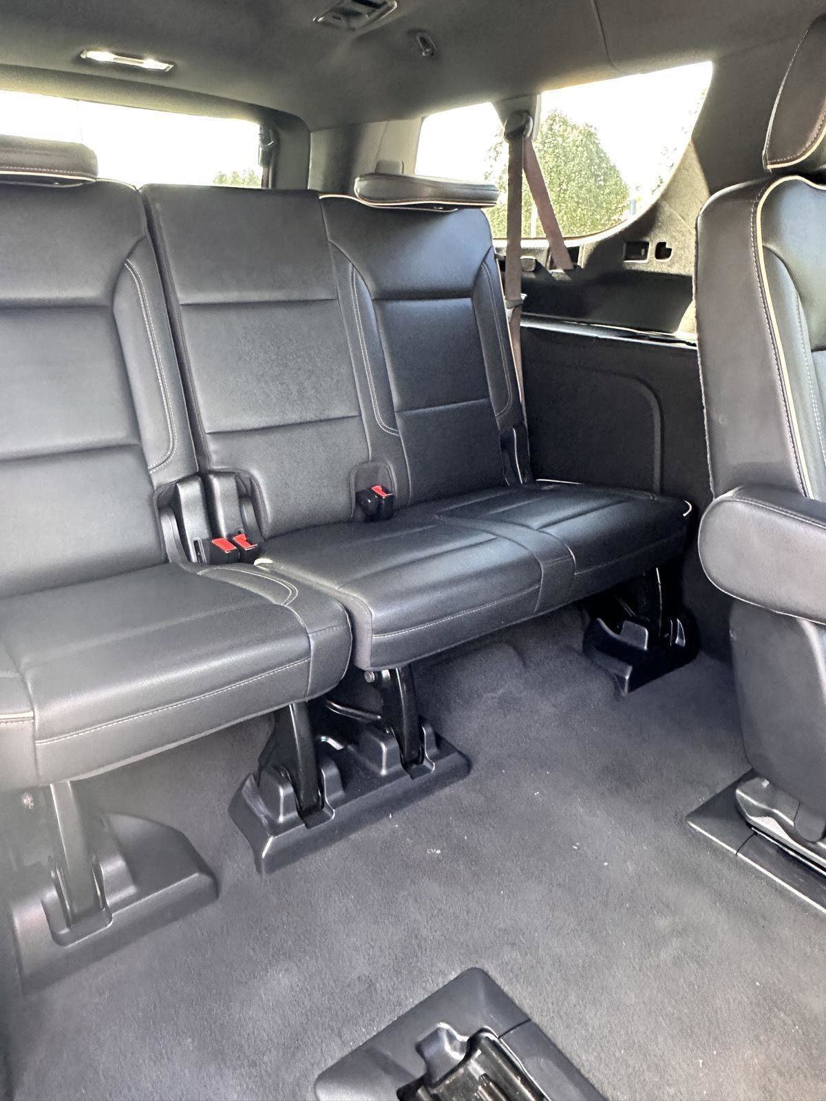 Used 2021 Chevrolet Suburban Premier w/ Premium Package RWD image 19