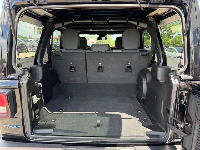 Used 2024 Jeep Wrangler Unlimited image 12