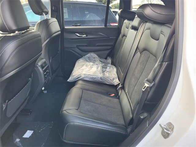 New 2025 Jeep Grand Cherokee Altitude image 7