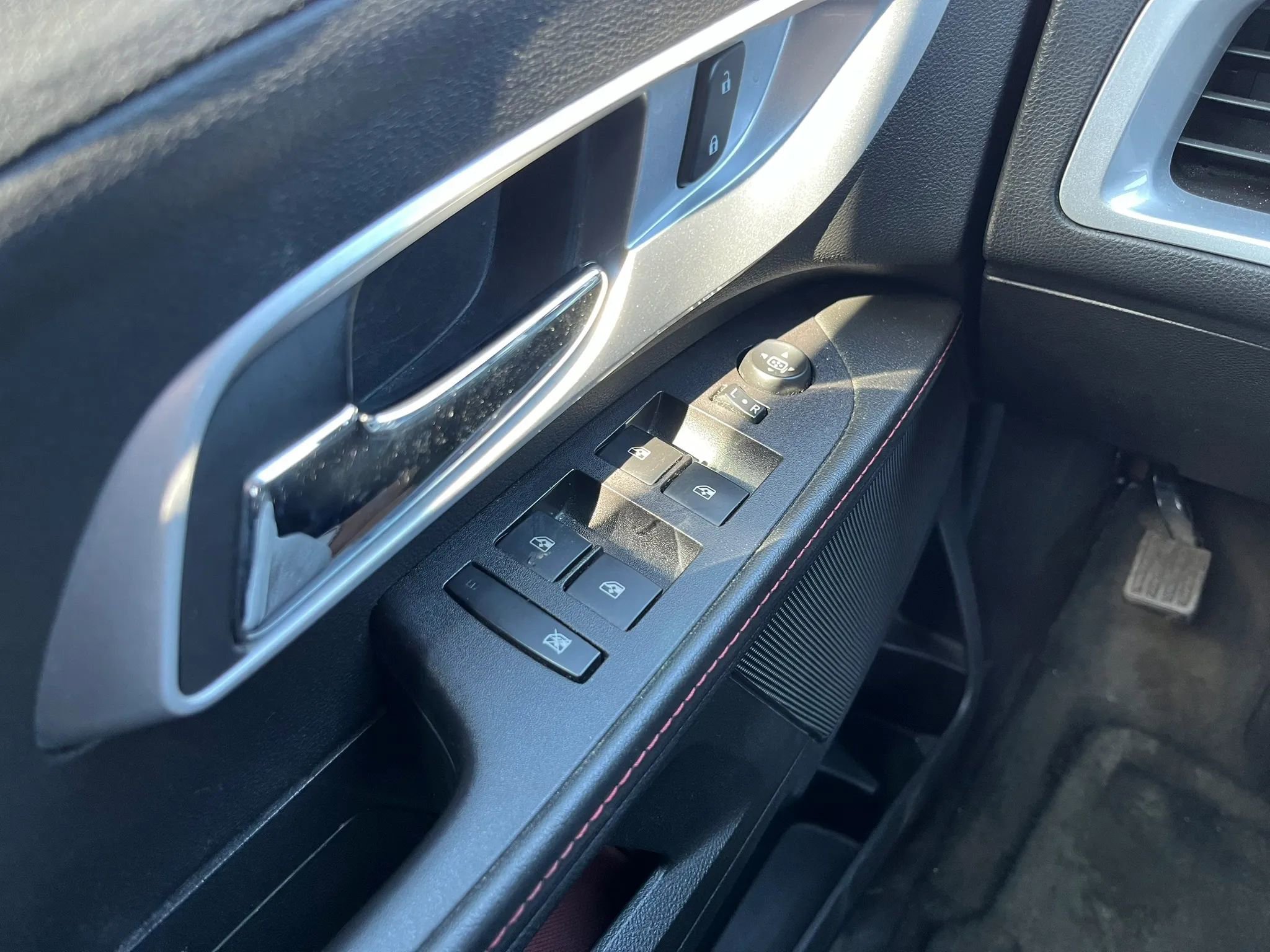 Used 2015 Chevrolet Equinox LT image 25