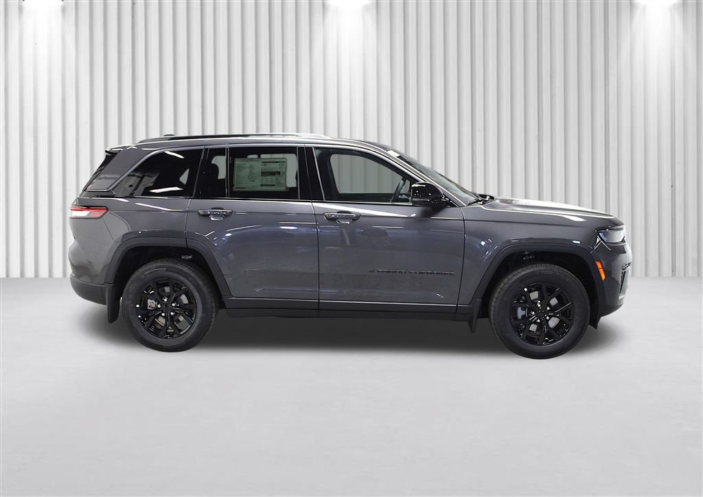 New 2026 Jeep Grand Cherokee Altitude AWD/4WD image 2