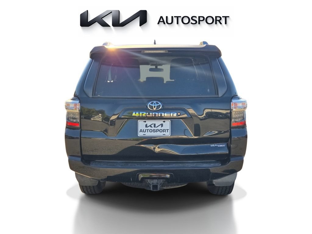 Used 2018 Toyota 4Runner SR5 AWD/4WD image 9