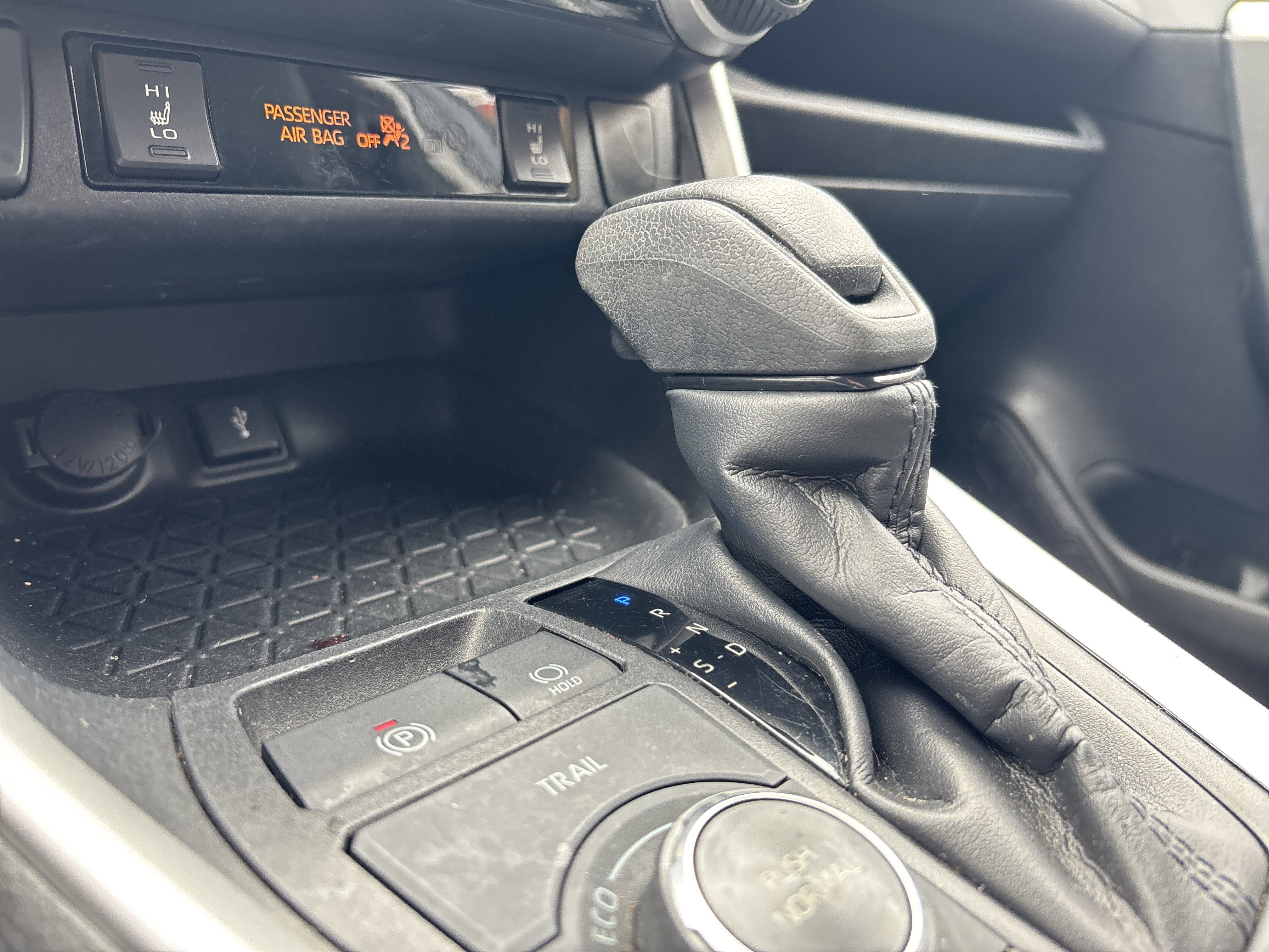 Used 2022 Toyota RAV4 XLE w/ Convenience Package AWD/4WD image 25