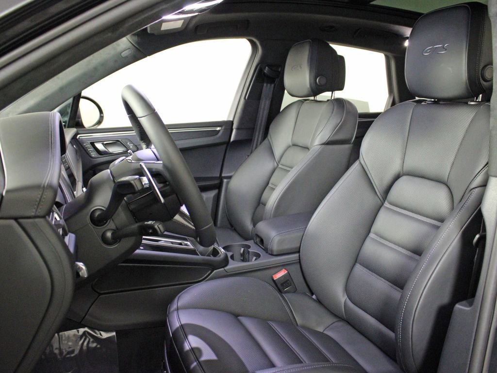 Certified 2026 Porsche Macan GTS AWD/4WD image 5