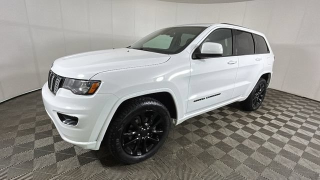 Used 2020 Jeep Grand Cherokee Altitude AWD/4WD image 6