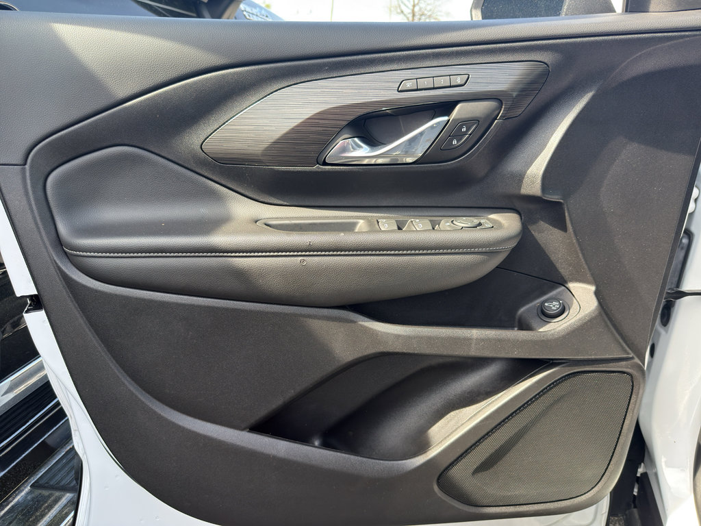 Used 2023 GMC Terrain SLT w/ LPO, Floor Liner Package image 27