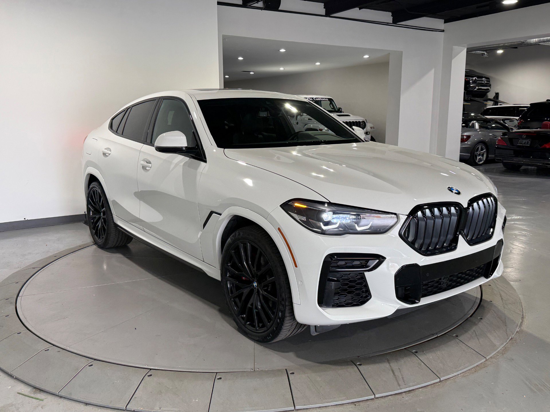 Used 2023 BMW X6 xDrive40i w/ M Sport Package AWD/4WD image 8
