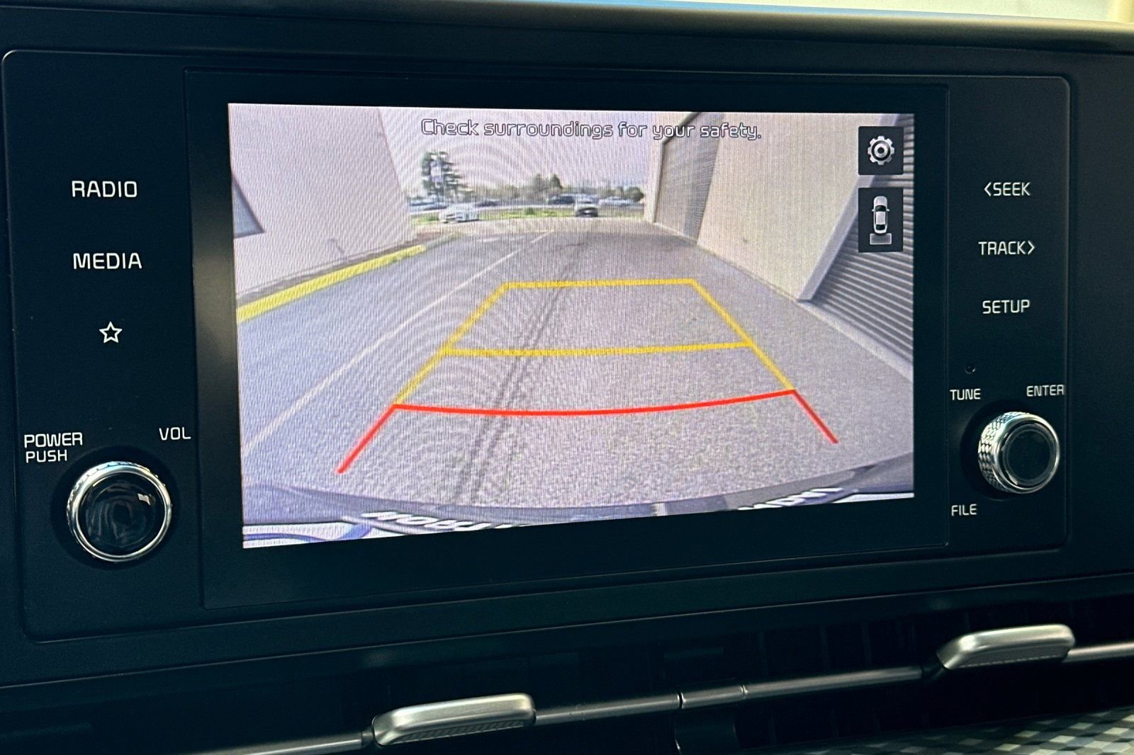 Used 2022 Kia Carnival LX image 22