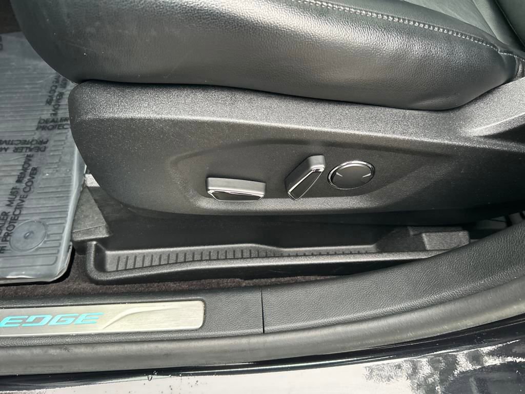 Used 2019 Ford Edge Titanium w/ Cold Weather Package image 25