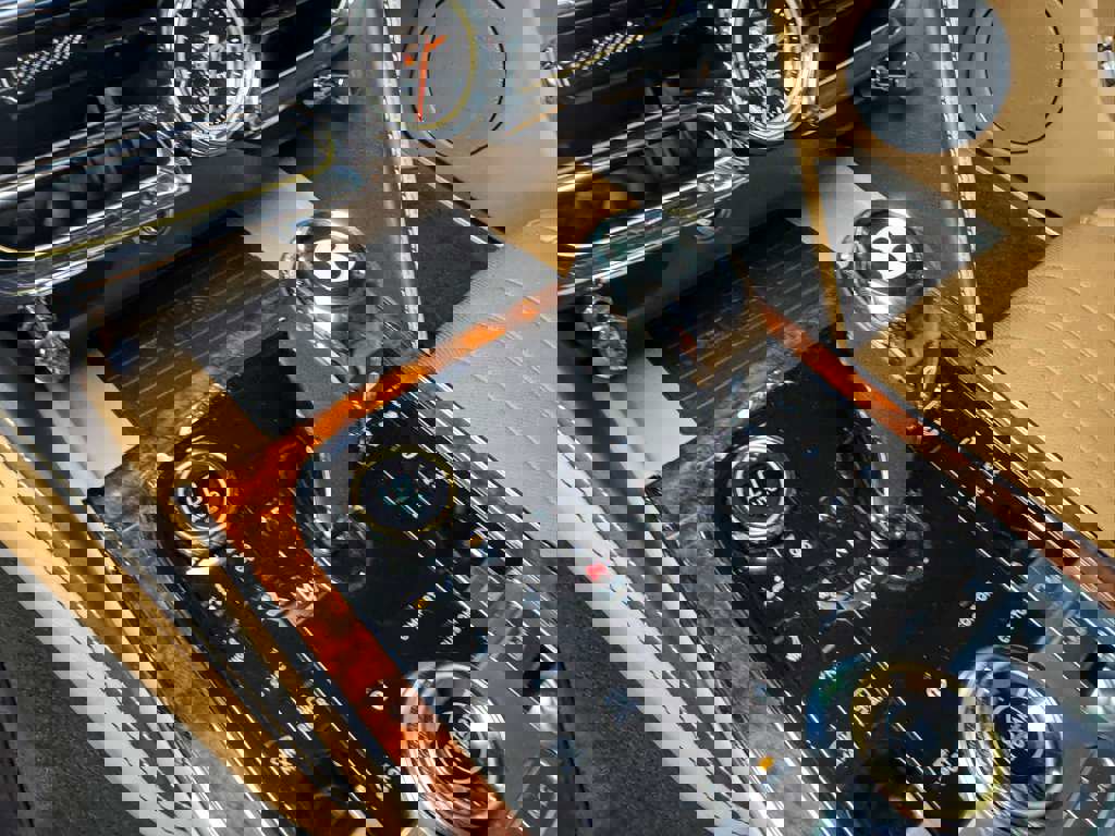 Used 2022 Bentley Flying Spur Plug-In Hybrid image 27