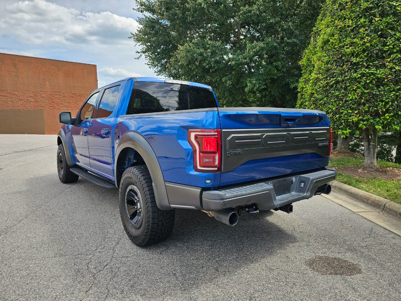 Used 2018 Ford F150 Raptor w/ Equipment Group 802A Luxury image 3