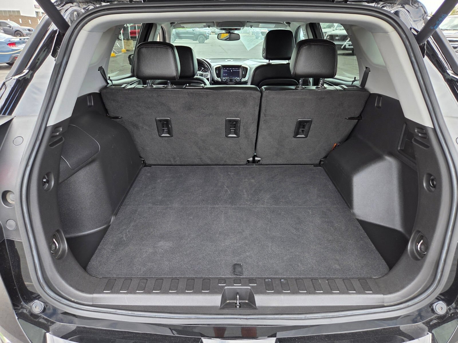 Used 2024 GMC Terrain SLT FWD image 13