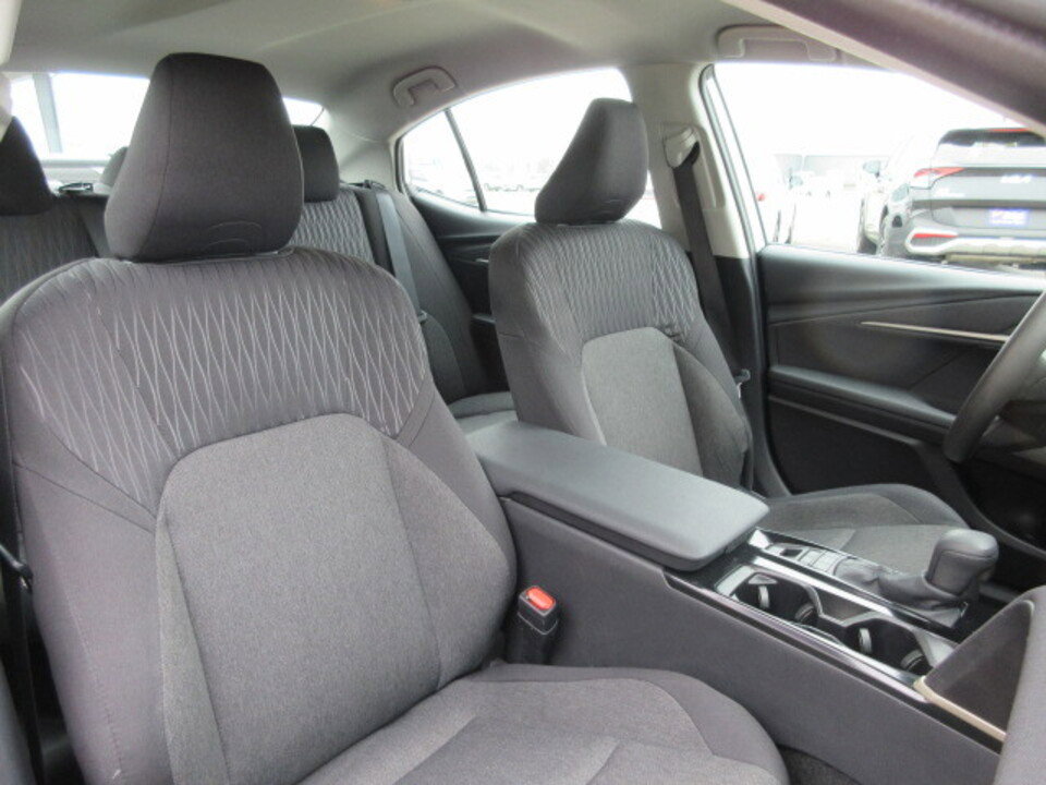 Used 2025 Toyota Camry LE image 26