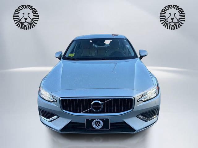 Used 2022 Volvo S60 T8 Inscription w/ Climate Package image 2