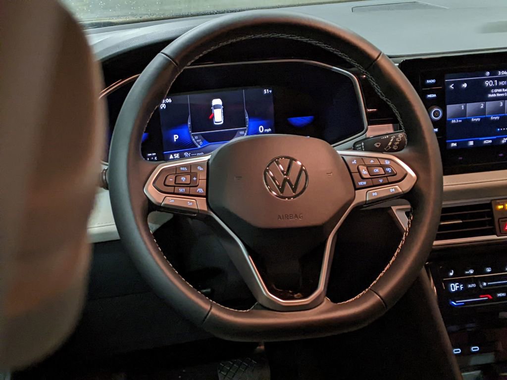 New 2026 Volkswagen Taos SE FWD image 13