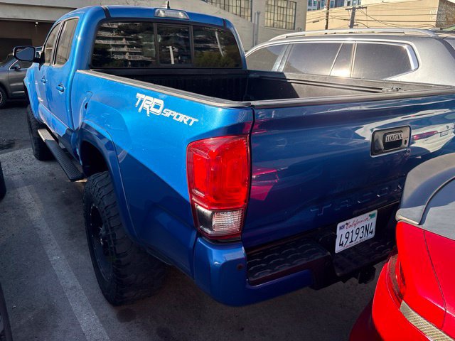 Used 2016 Toyota Tacoma TRD Sport RWD image 5