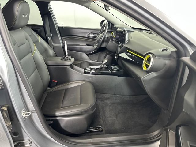Used 2024 Chevrolet Trax ACTIV w/ Sunroof Package image 28