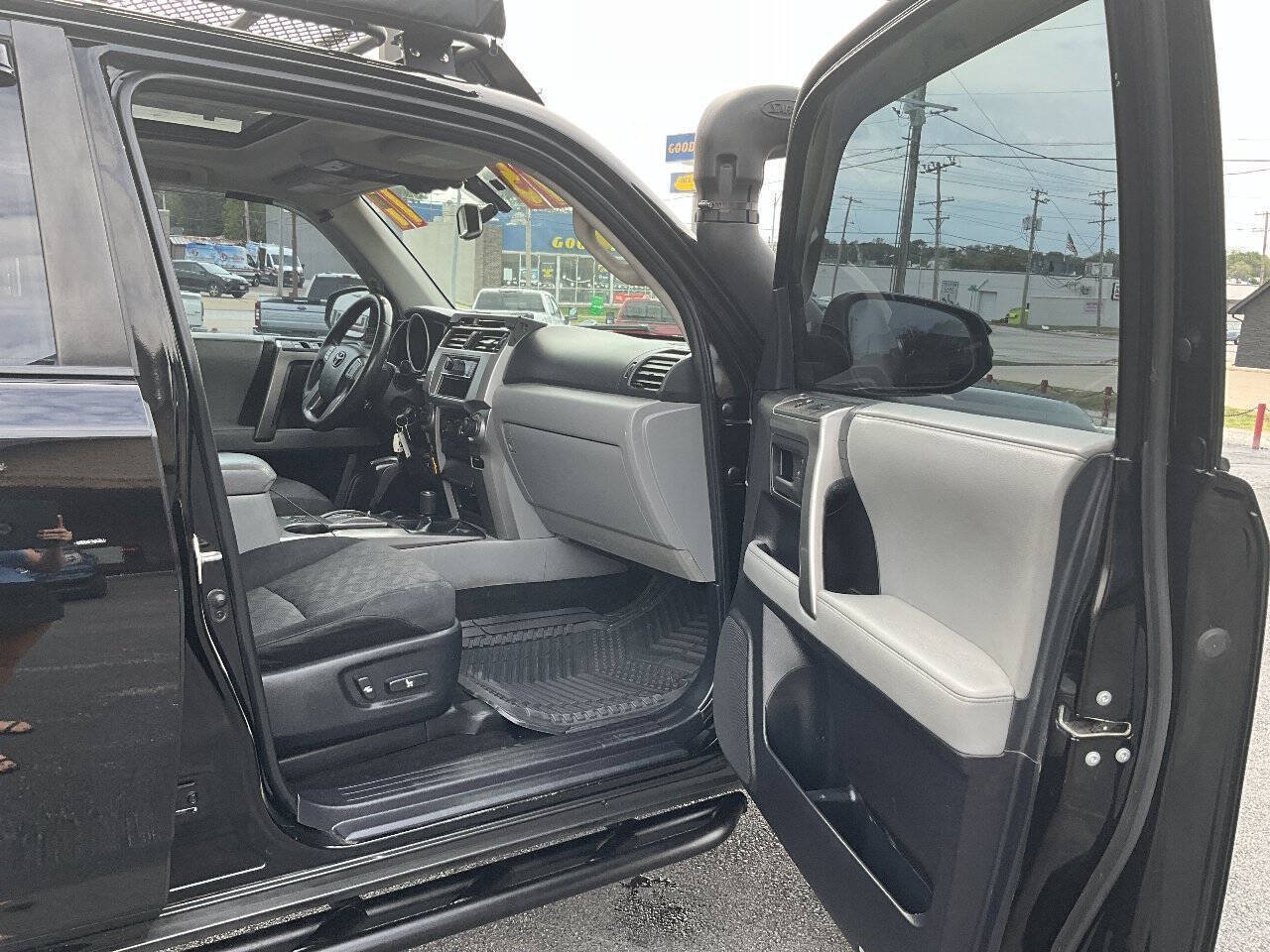 Used 2011 Toyota 4Runner Trail AWD/4WD image 30