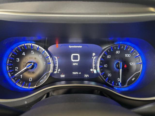 Used 2022 Chrysler Pacifica Touring-L image 3