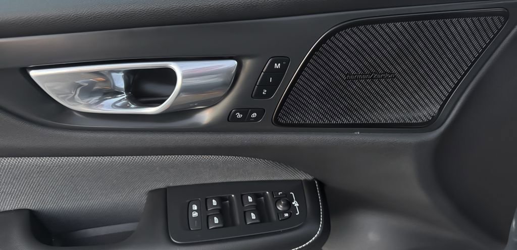 Used 2024 Volvo S60 T8 Ultimate image 27