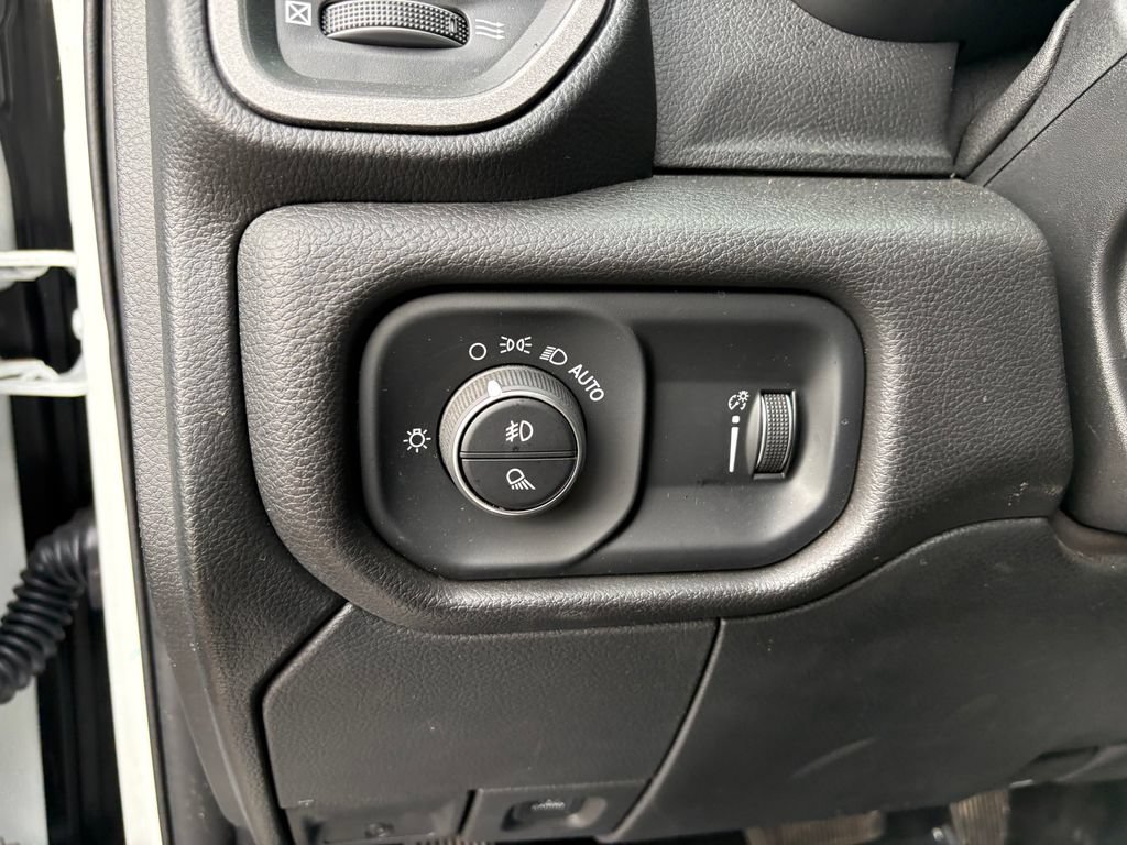 Used 2024 RAM 3500 Tradesman w/ Chrome Appearance Group AWD/4WD image 13