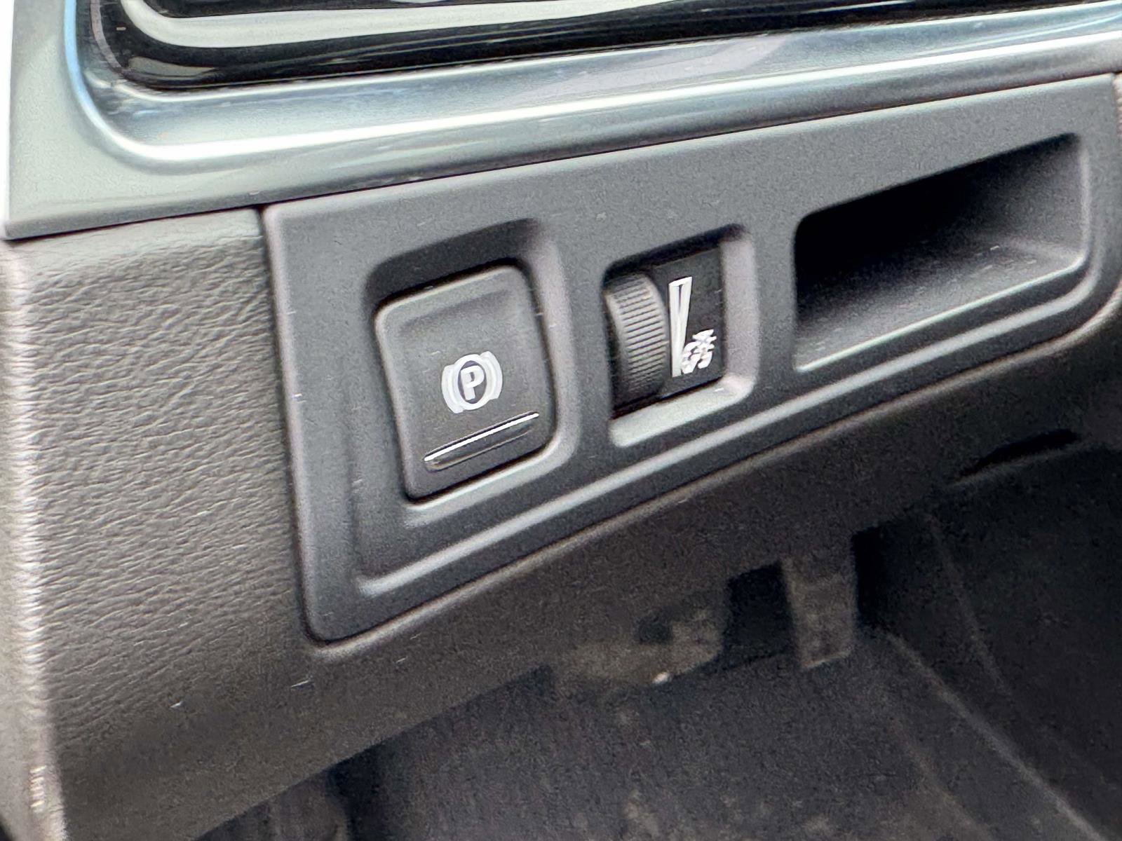 Certified 2023 Cadillac XT6 Premium Luxury image 18