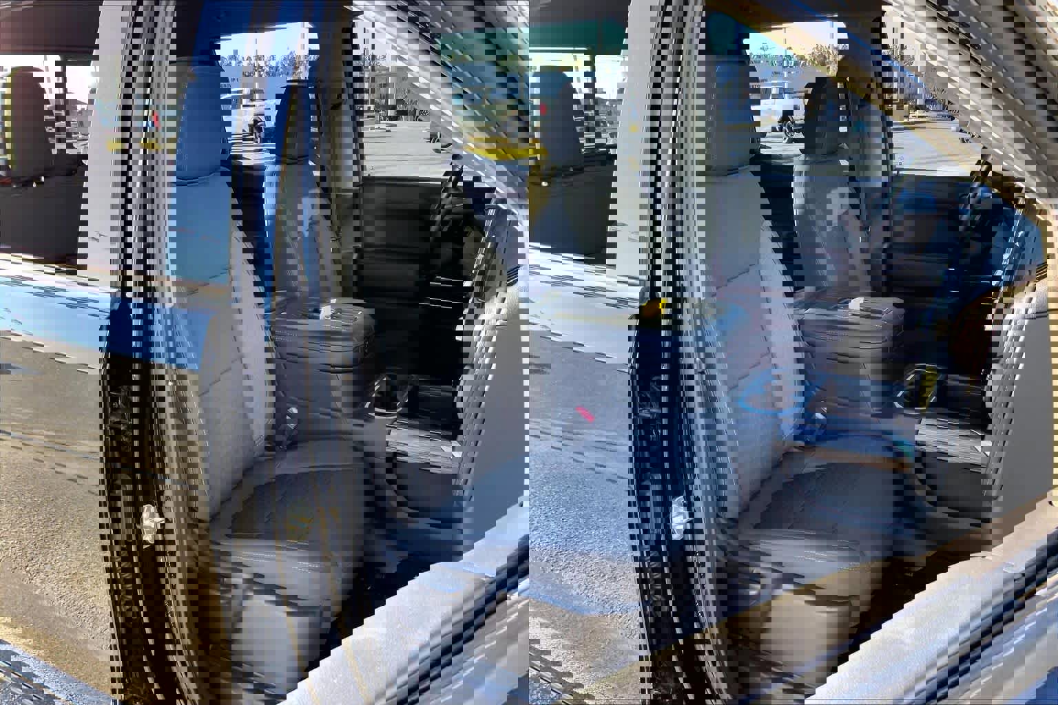 Used 2020 GMC Sierra 1500 Elevation w/ Elevation Value Package image 9