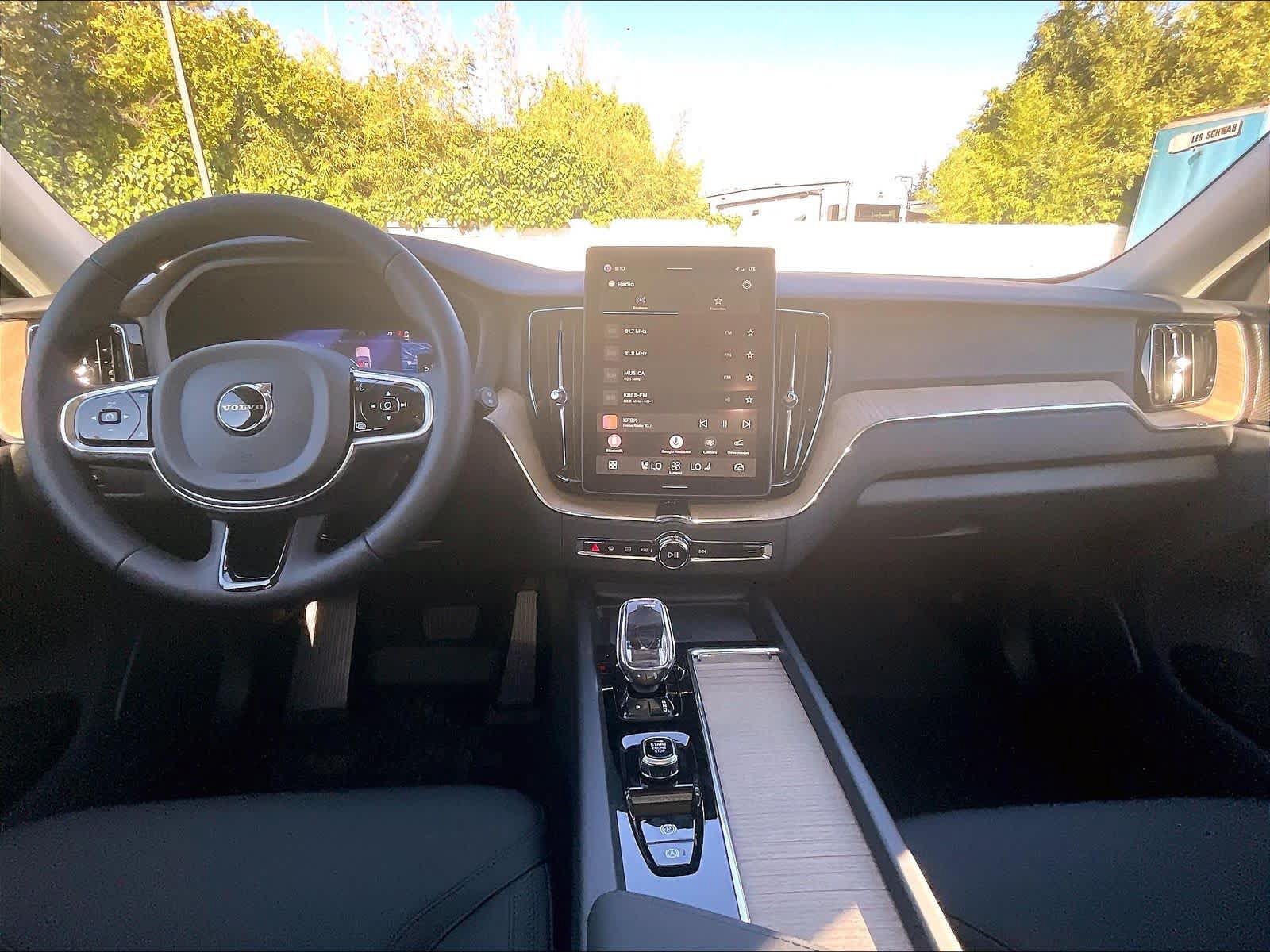 New 2027 Volvo XC60 B5 Plus AWD/4WD image 7